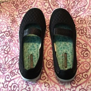 Memory foam casual shoes